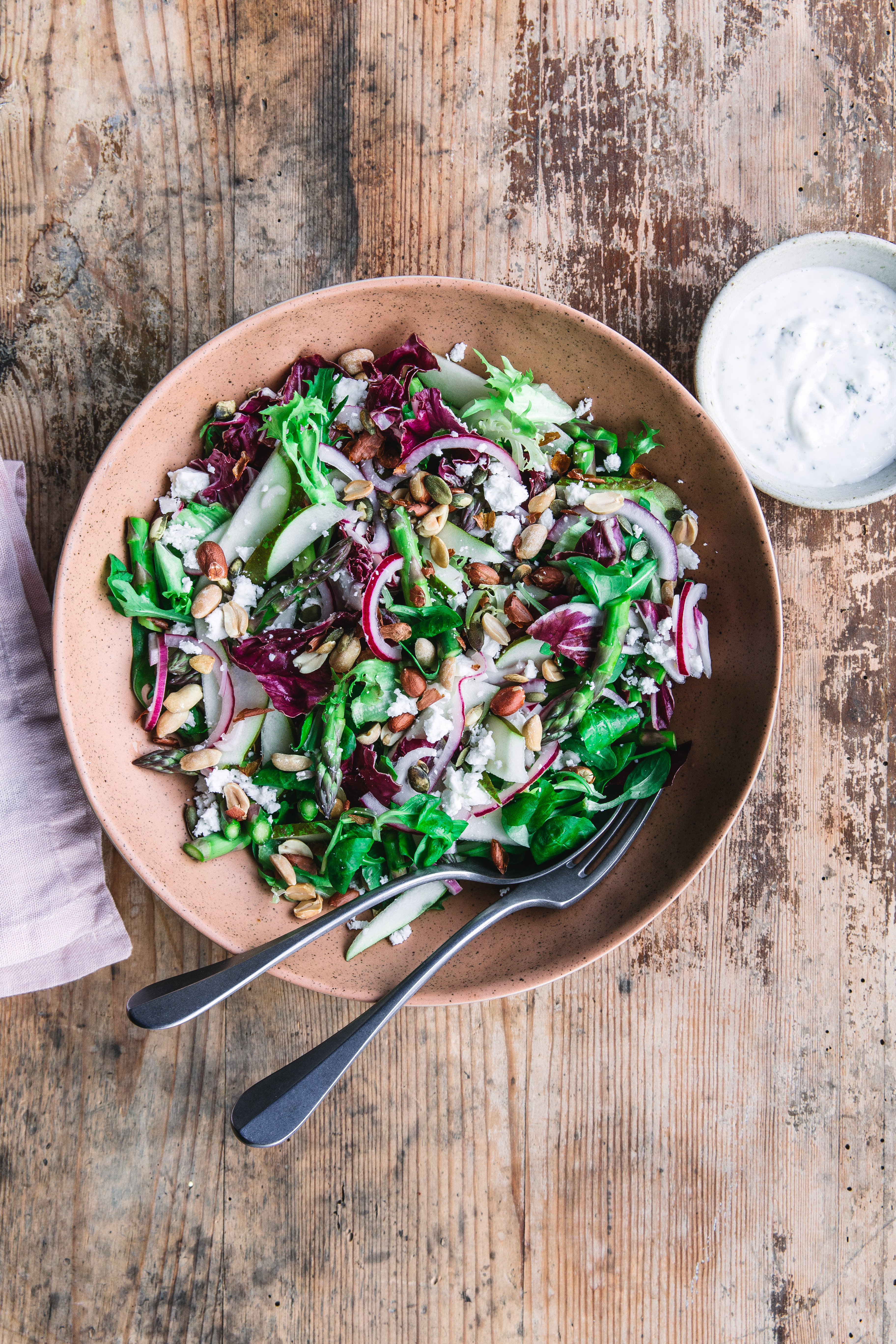 97132-011655-IMG 0765 Gr├╕n salat med syltede r├╕dl├╕g, gr├╕nne asparges & feta.png